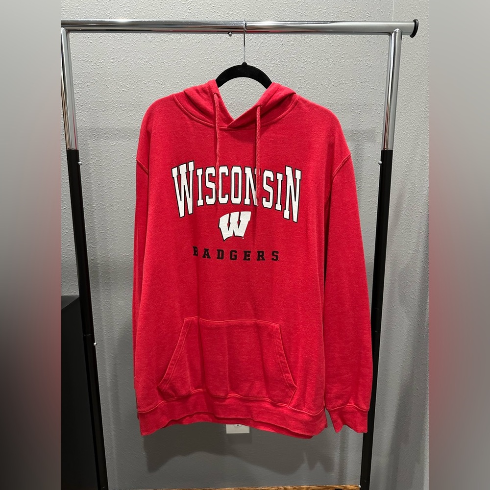 Wisconsin Badgers Sweatshirt Designed in LA Size XL Red